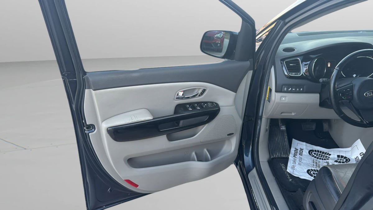Used 2016 Kia Sedona SX FWD image 15