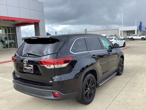 Used 2019 Toyota Highlander SE FWD image 7