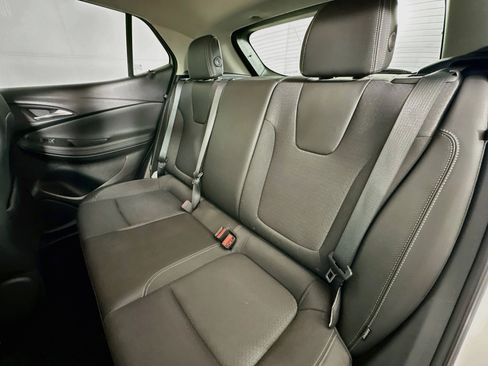 Used 2025 Buick Encore GX Preferred FWD image 27