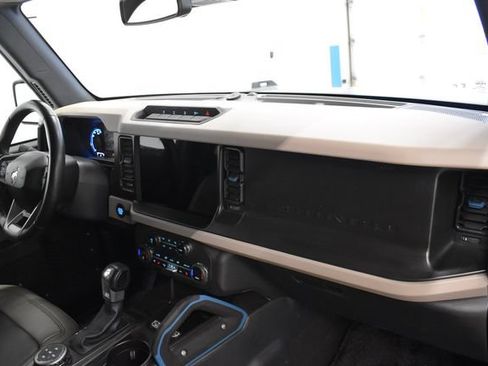 Used 2023 Ford Bronco Wildtrak AWD/4WD image 18