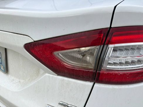 Used 2014 Ford Fusion SE FWD image 9