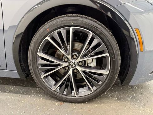 Used 2025 Toyota Prius XLE image 22