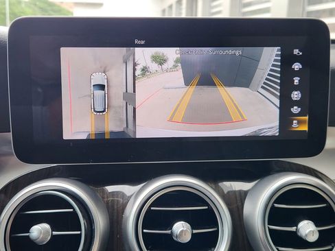 Used 2020 Mercedes-Benz GLC 300 image 17