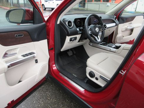 Used 2022 Mercedes-Benz GLB 250 4MATIC image 6