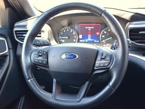 Used 2020 Ford Explorer XLT w/ Equipment Group 202A AWD/4WD image 14