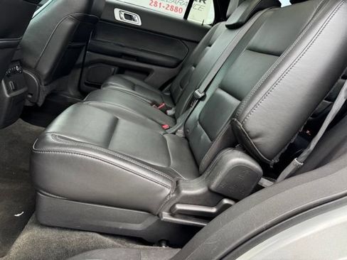 Used 2015 Ford Explorer XLT w/ Equipment Group 202B AWD/4WD image 10
