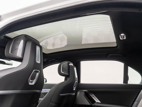 New 2025 BMW 750e xDrive AWD/4WD image 18