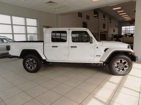 New 2026 Jeep Gladiator Sport AWD/4WD image 10