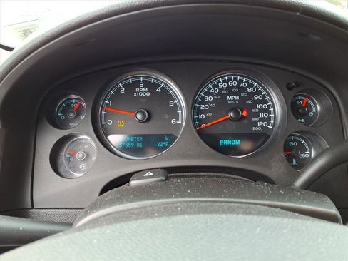 Used 2010 Chevrolet Suburban LS image 24