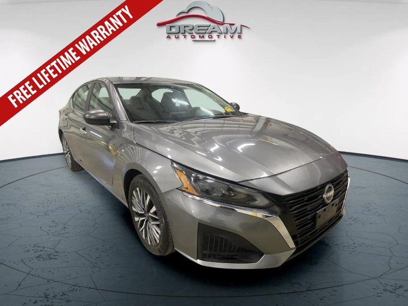 Used 2025 Nissan Altima 2.5 SV FWD image 1