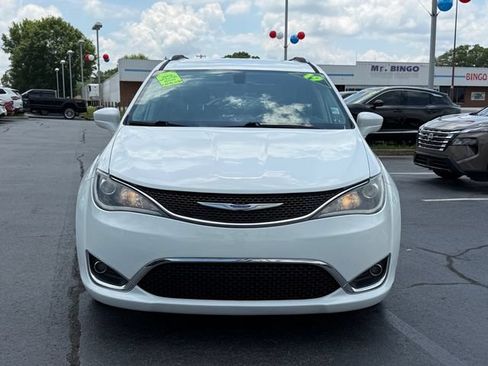 Used 2019 Chrysler Pacifica Touring-L FWD image 8