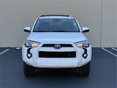 Used 2014 Toyota 4Runner SR5 AWD/4WD image 2