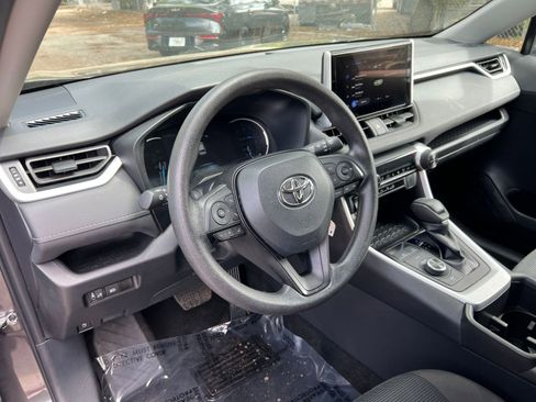 Used 2025 Toyota RAV4 LE image 30