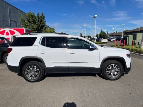 Used 2023 GMC Acadia SLE w/ Driver Convenience Package FWD image 4
