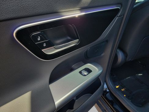 Certified 2025 Mercedes-Benz GLC 300 image 12