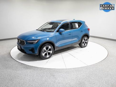 Used 2025 Volvo XC40 B5 Plus image 31