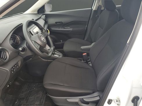 New 2025 Nissan Kicks Play S image 5