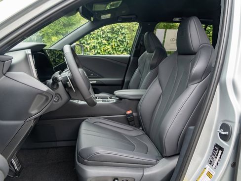 New 2025 Lexus TX 500h AWD image 17