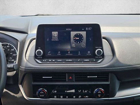 Used 2025 Nissan Rogue SV FWD image 14