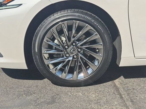 Used 2024 Lexus ES 300h w/ Accessory Package (Z1) FWD image 9