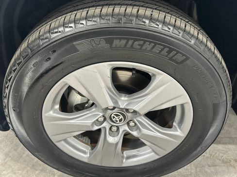 Used 2025 Toyota RAV4 LE AWD/4WD image 9