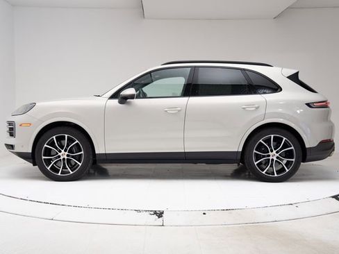 Certified 2026 Porsche Cayenne AWD/4WD image 2