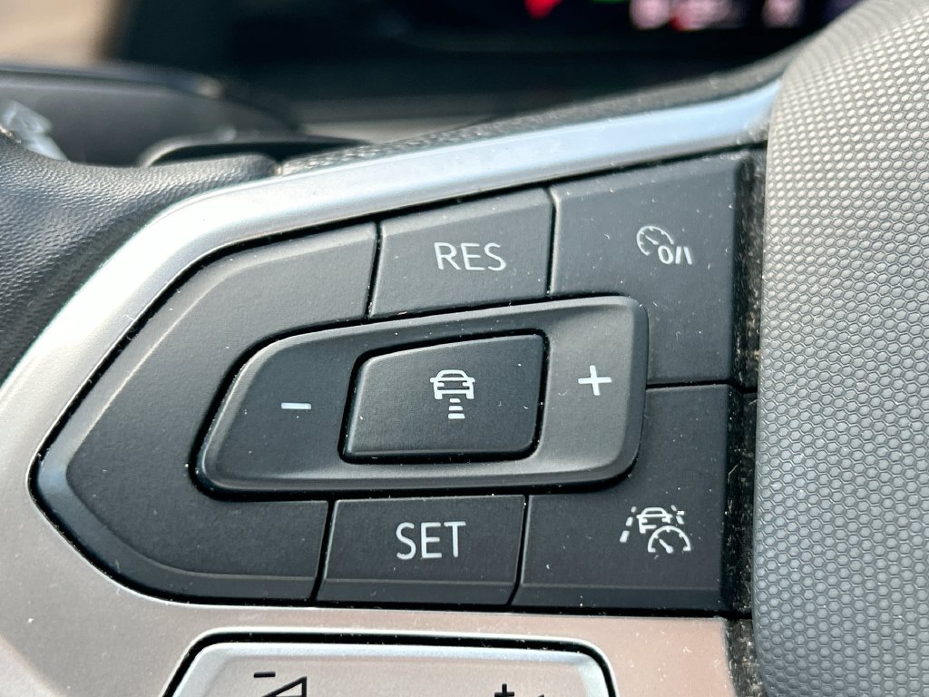 Used 2025 Volkswagen Atlas SE FWD image 18