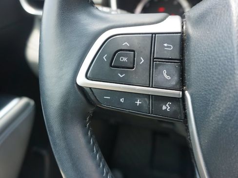 Used 2022 Toyota Highlander XLE FWD image 8