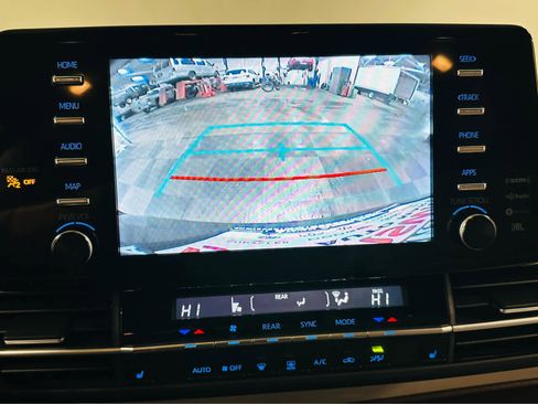 Certified 2024 Toyota Sienna XLE w/ XLE Plus Package image 12