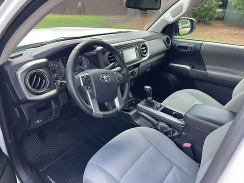 Used 2016 Toyota Tacoma SR5 RWD image 11