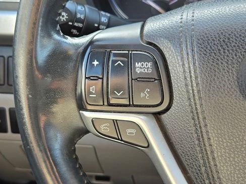 Used 2016 Toyota Highlander XLE image 22