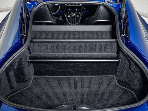 Used 2025 Aston Martin V8 Vantage Coupe image 32