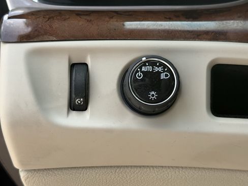 Used 2016 Cadillac Escalade Luxury RWD image 24