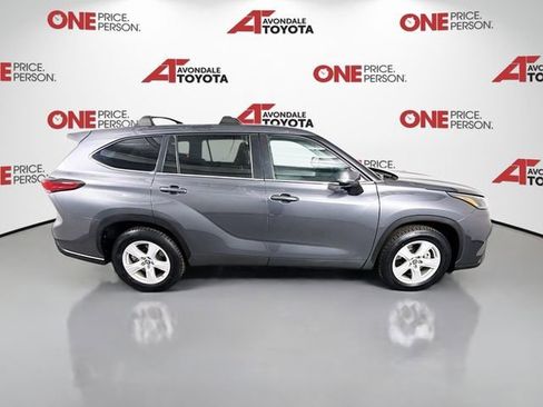 Used 2023 Toyota Highlander LE FWD image 8