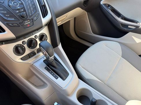 Used 2013 Ford Focus SE FWD image 11
