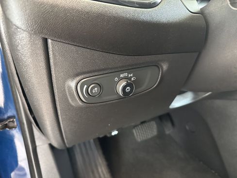 Used 2022 Chevrolet Equinox RS w/ RS Leather Package image 25