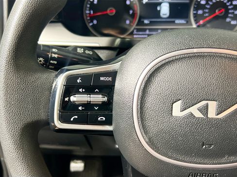 Used 2023 Kia Sorento LX FWD image 18