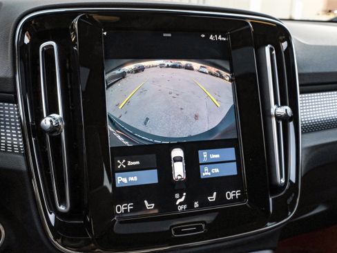 Used 2021 Volvo XC40 T4 R-Design image 28