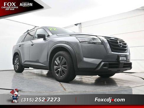 Used 2022 Nissan Pathfinder SV image 16