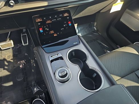 New 2026 Cadillac Vistiq Platinum w/ LPO, Floor Liner Package image 29