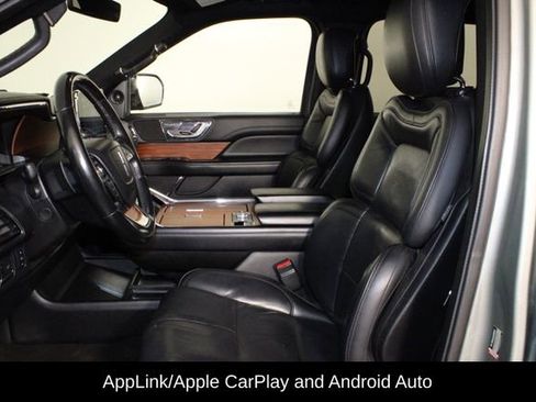 Used 2019 Lincoln Navigator Premiere image 11