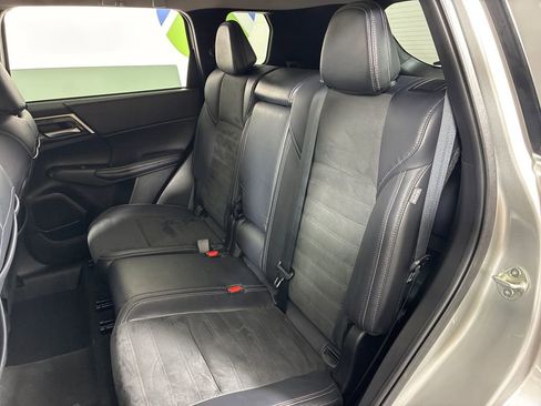 Used 2022 Mitsubishi Outlander SE image 28