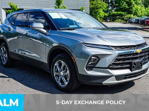 Used 2025 Chevrolet Blazer LT FWD image 4