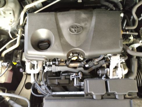Used 2021 Toyota RAV4 LE FWD image 30
