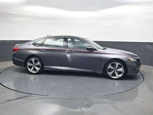 Used 2020 Honda Accord Touring image 3