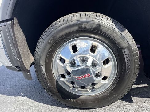 Used 2025 GMC Sierra 3500 SLT w/ SLT Premium Package AWD/4WD image 10