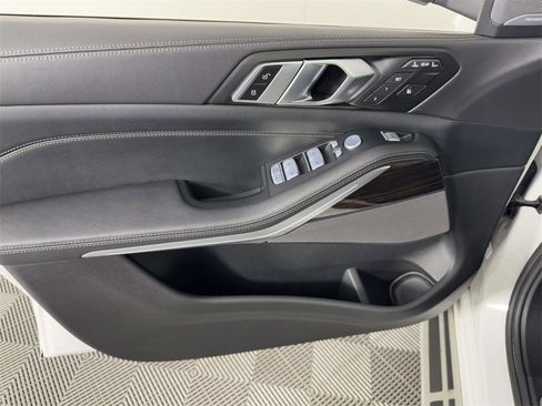 Used 2024 BMW X7 xDrive40i w/ Premium Package image 17