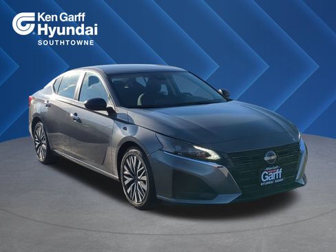 Used 2024 Nissan Altima 2.5 SV image 1