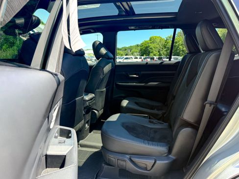 Used 2024 Toyota Grand Highlander AWD Hybrid image 20