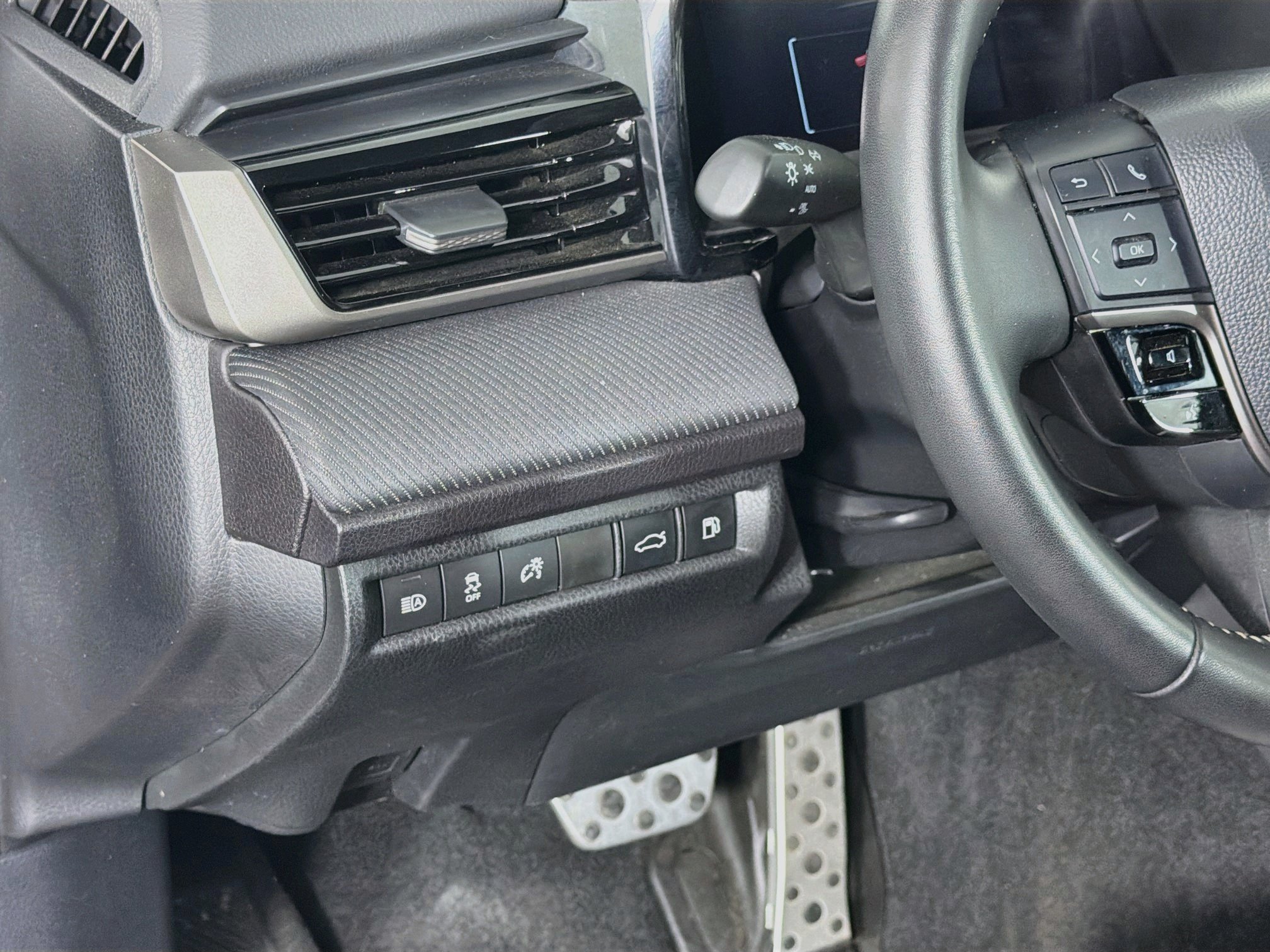 Used 2025 Toyota Camry SE FWD image 17